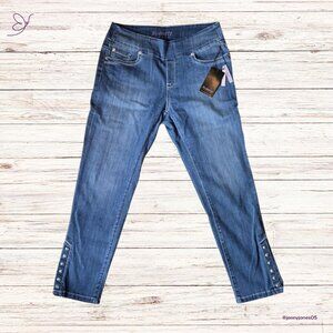 Bluberry Denim Light Blue Women's Capri Jeans with Button Accents~Size 12~NWT